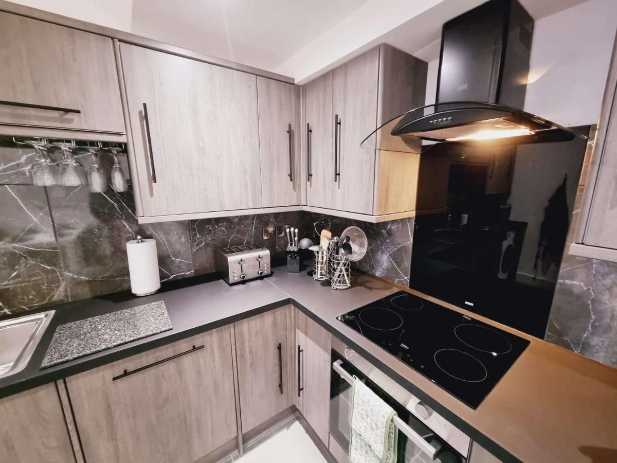 Lmk, Spacious 1 Bedroom Ground Floor Apartment, Ev Charger, Free Parking Wi-Fi, Great Location Belfast Esterno foto