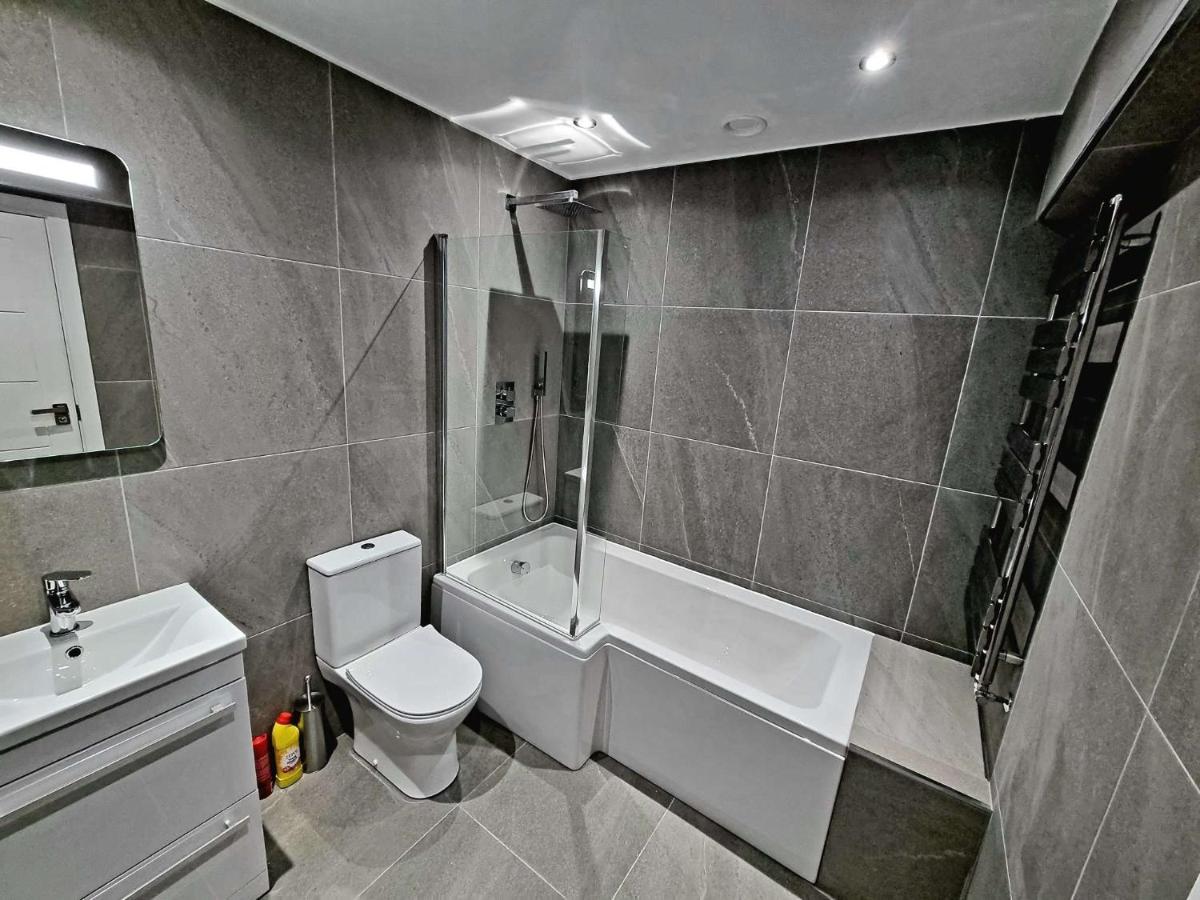 Lmk, Spacious 1 Bedroom Ground Floor Apartment, Ev Charger, Free Parking Wi-Fi, Great Location Belfast Esterno foto