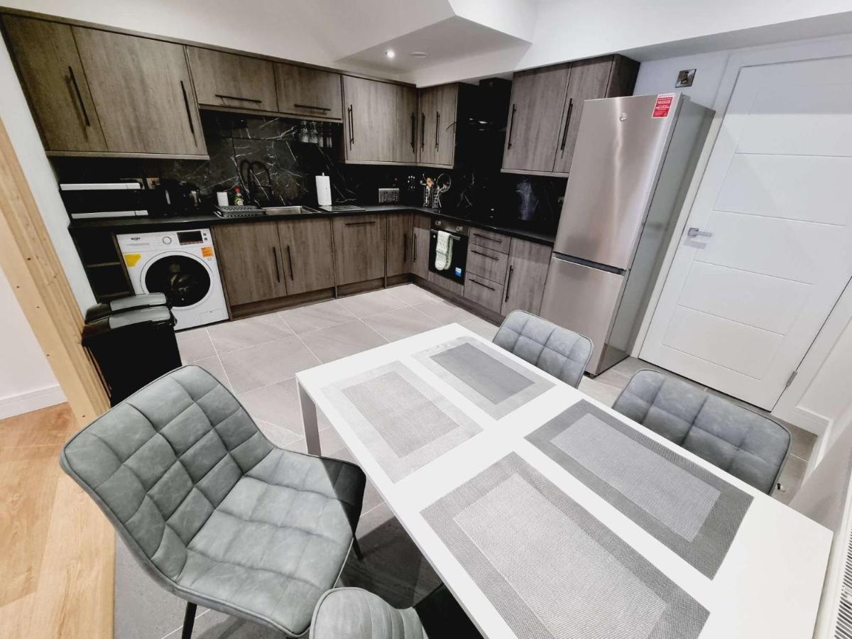 Lmk, Spacious 1 Bedroom Ground Floor Apartment, Ev Charger, Free Parking Wi-Fi, Great Location Belfast Esterno foto
