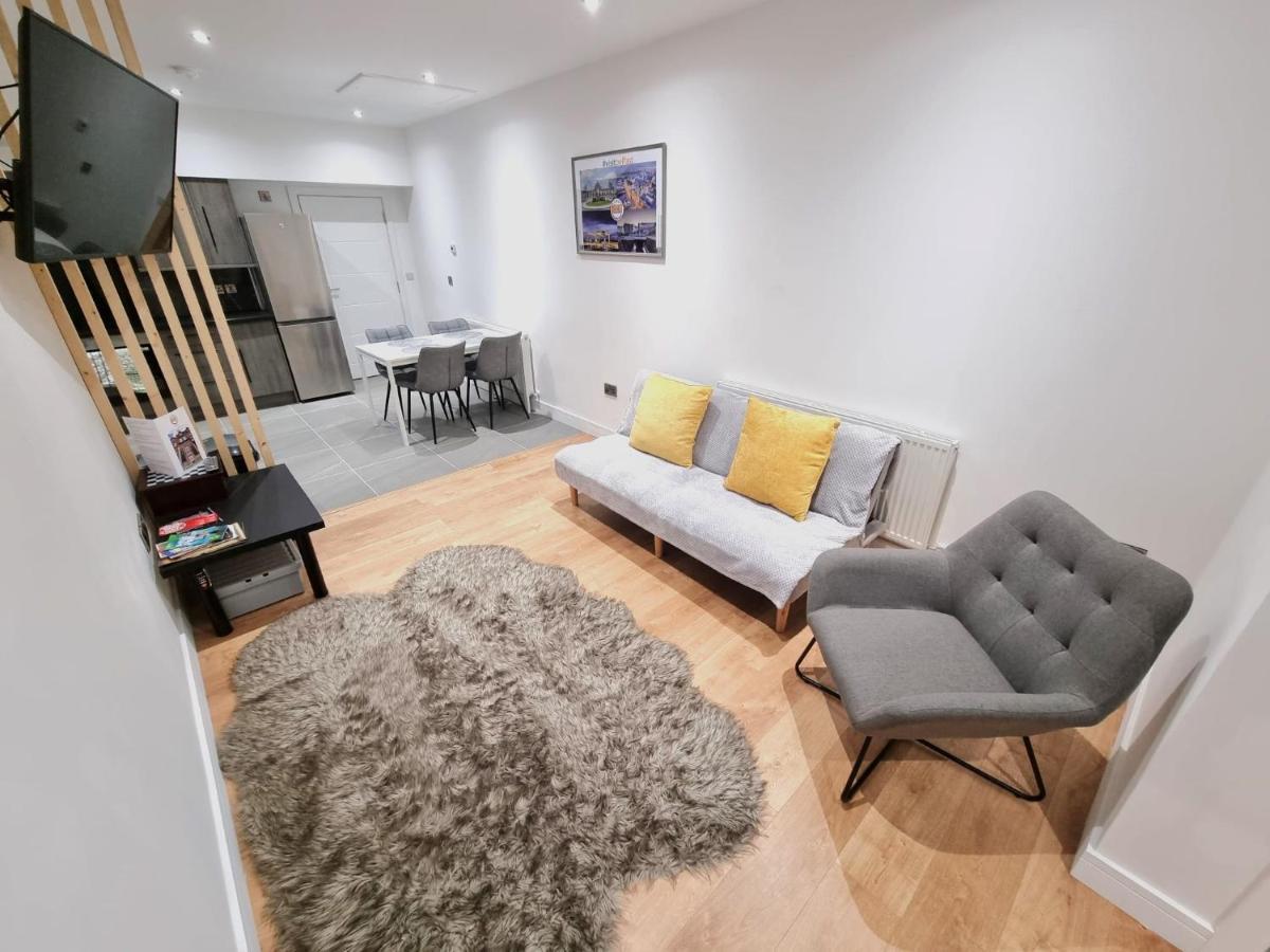 Lmk, Spacious 1 Bedroom Ground Floor Apartment, Ev Charger, Free Parking Wi-Fi, Great Location Belfast Esterno foto